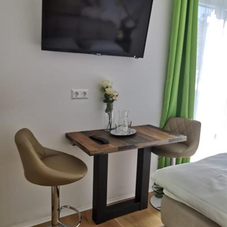 Enjoyit Velden West - Familienzimmer mit Balkon - 4
