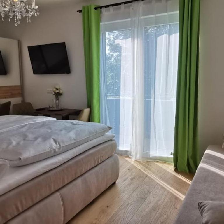 Enjoyit Velden West - Familienzimmer mit Balkon - 5