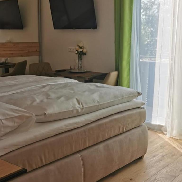 Enjoyit Velden West - Familienzimmer mit Balkon - 6