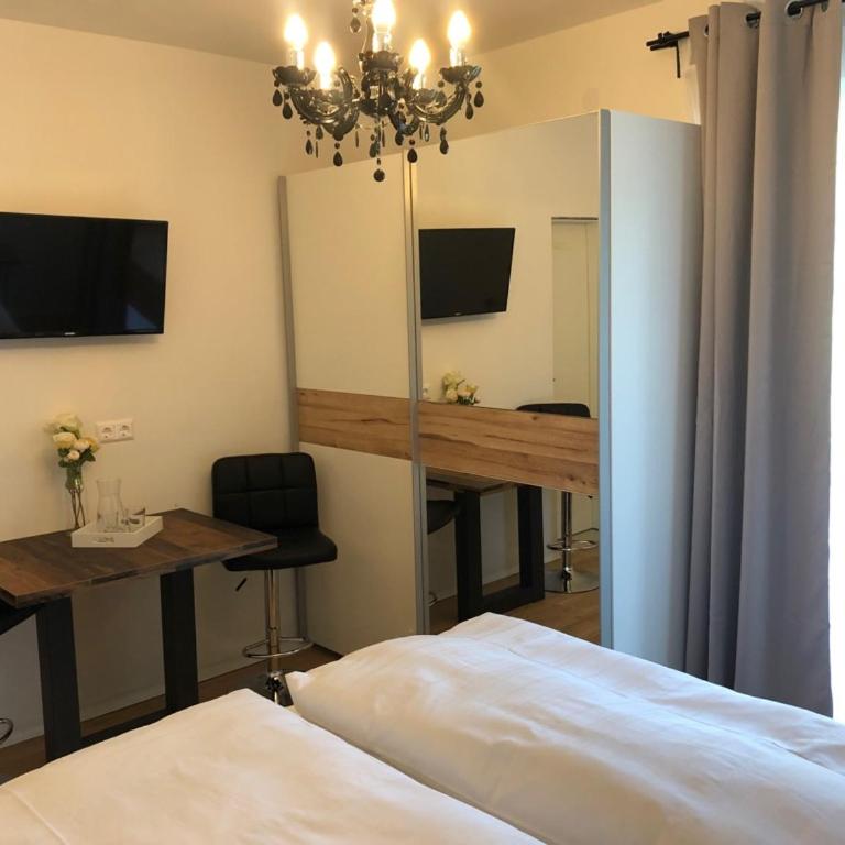 Enjoyit Velden West - Doppelzimmer mit Balkon - 12