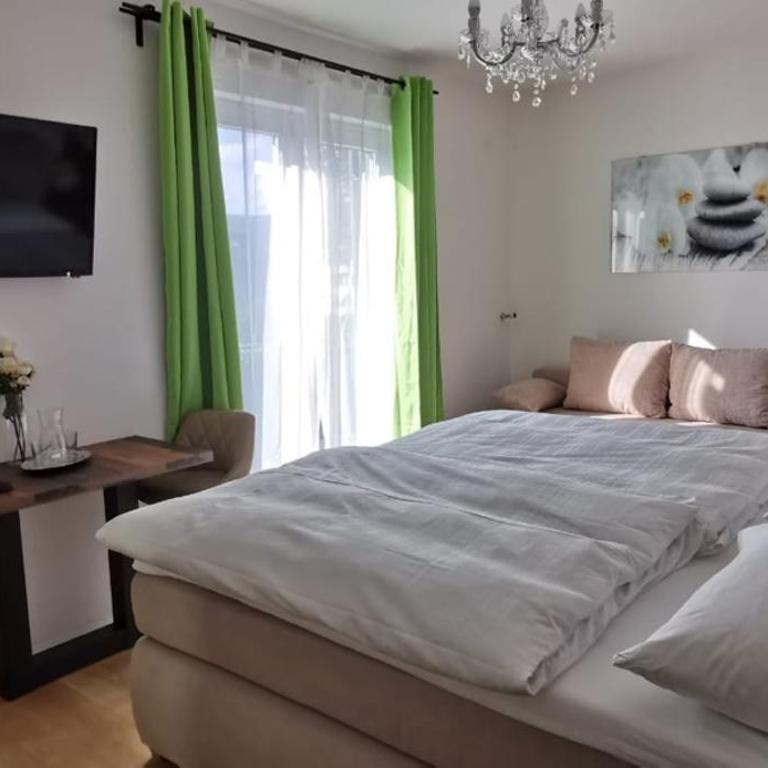 Enjoyit Velden West - Familienzimmer mit Balkon - 8