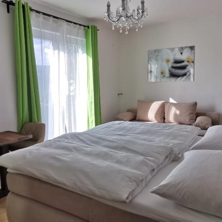 Enjoyit Velden West - Familienzimmer mit Balkon - 10