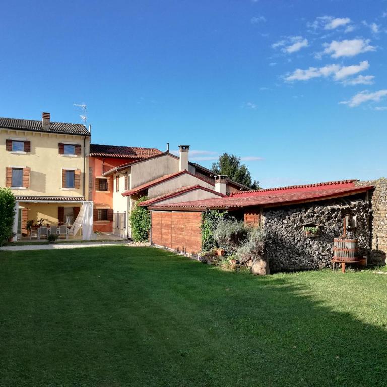Appartamento RESIDENZA LA CORTE Verona piano terra con piscina, plateatico e giargino - Appartamento con 2 Camere da Letto - 2