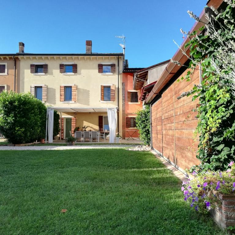 Appartamento RESIDENZA LA CORTE Verona piano terra con piscina, plateatico e giargino - Appartamento con 2 Camere da Letto - 3