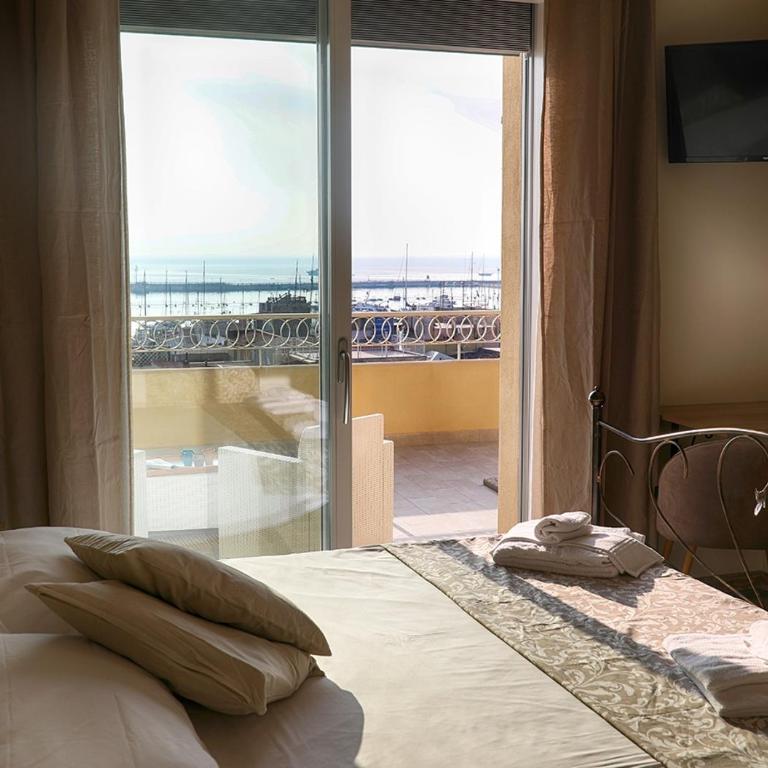 La terrazza dei colori - Camera Matrimoniale Deluxe con Balcone e Vista Mare - 13