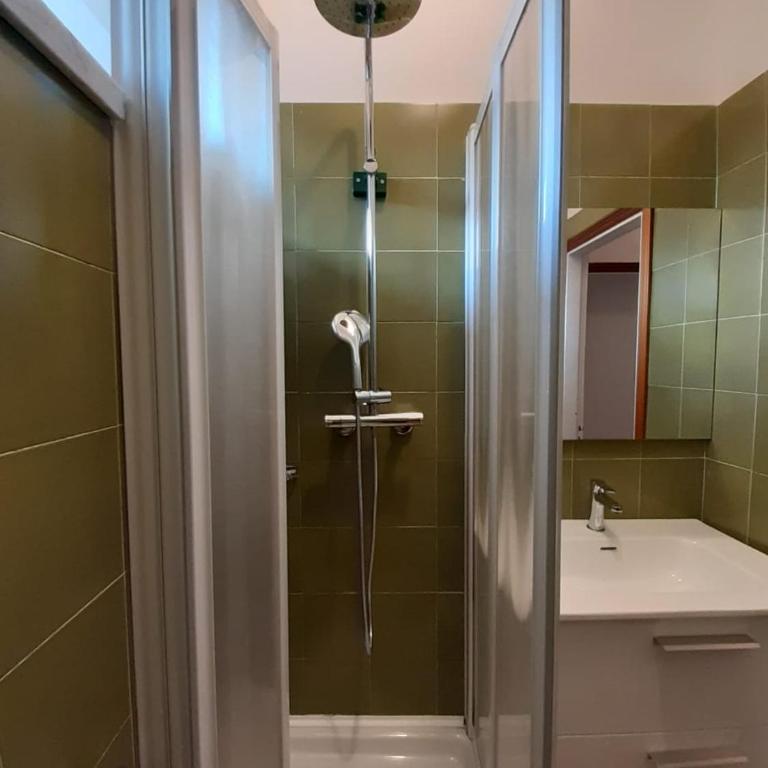 BeeLiving Room&Breakfast - Camera Matrimoniale con Bagno Privato - 7