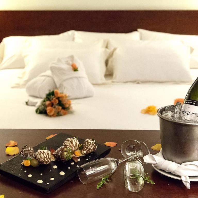 Radisson Bogota Metrotel - One-Bedroom King Suite - Non-Smoking - 3