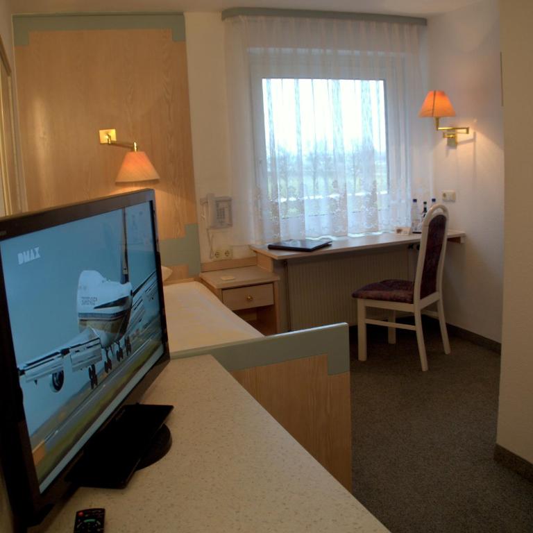 Best Breakfast - Hotel Justina - Comfort Einzelzimmer mit Balkon - 4