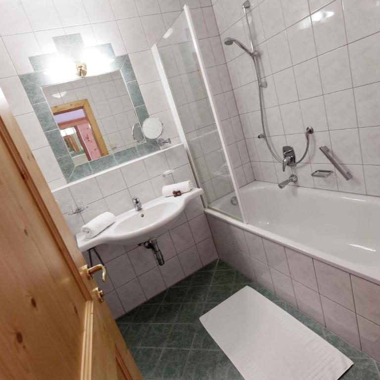 Hotel Garni Rifflsee - Comfort Doppelzimmer mit Balkon - 4