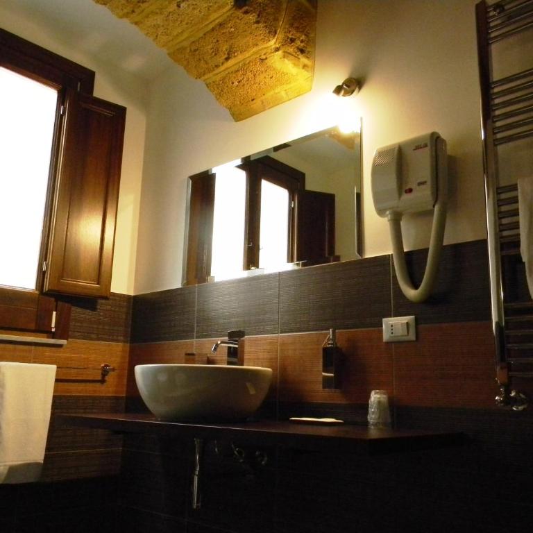 B&B Oreto Centro - Triple Room with Bathroom - 5