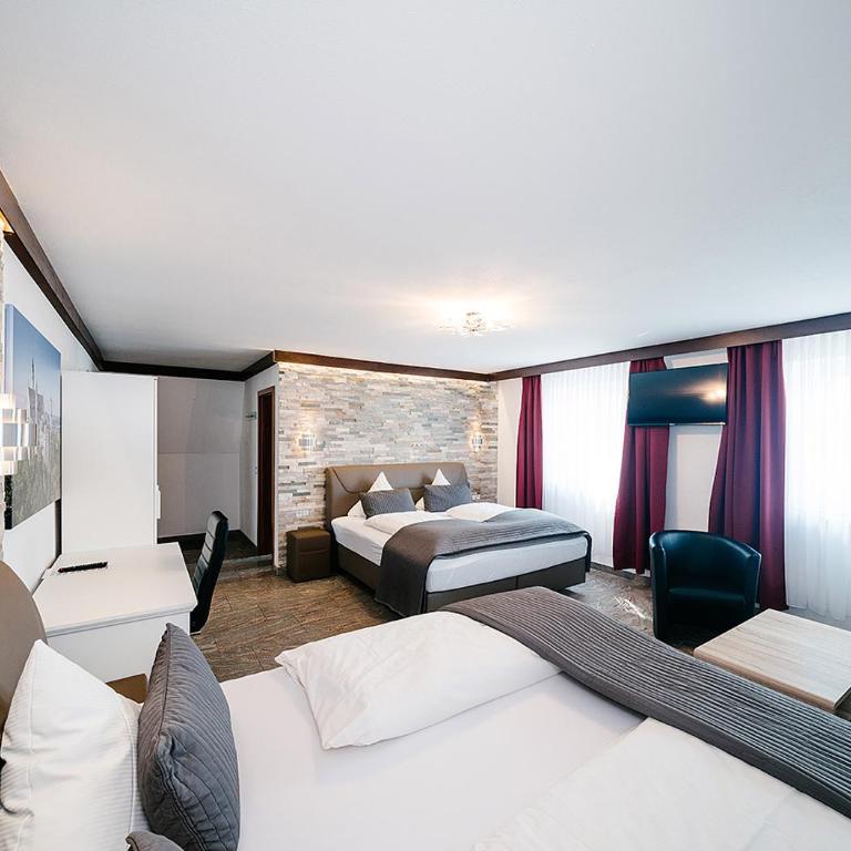Central City Hotel - Superior Vierbettzimmer (Nebengebäude) - 4