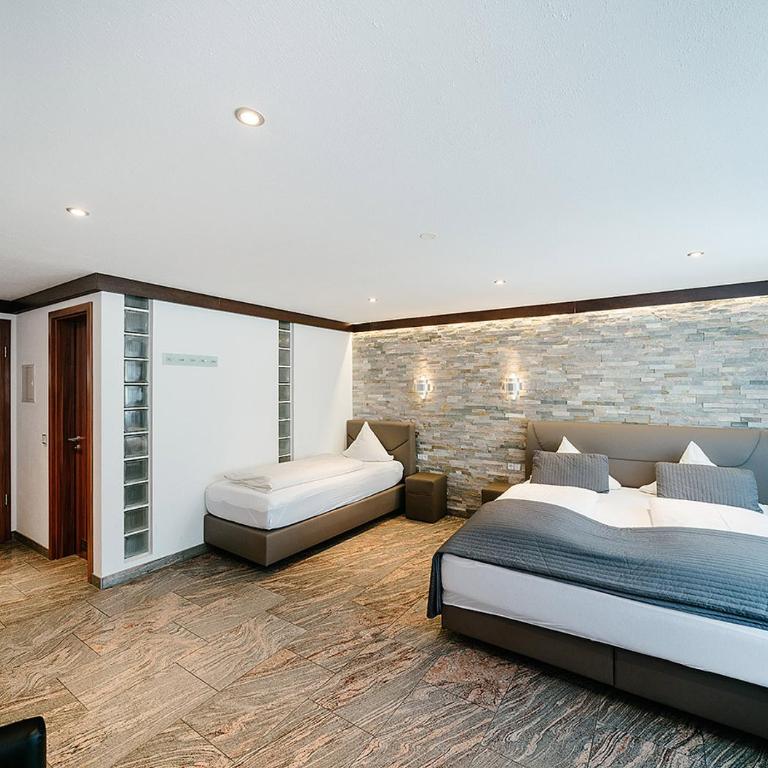 Central City Hotel - Superior Dreibettzimmer (Nebengebäude) - 1