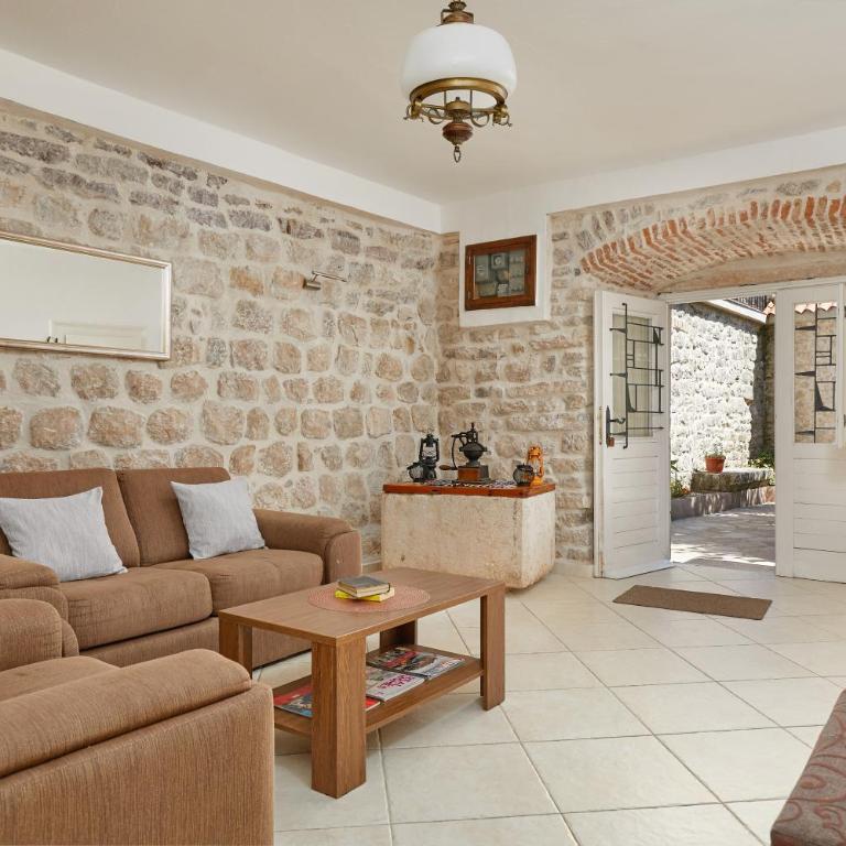Mediterranean Holiday House & Apartments - Villa - Beach Front - 16