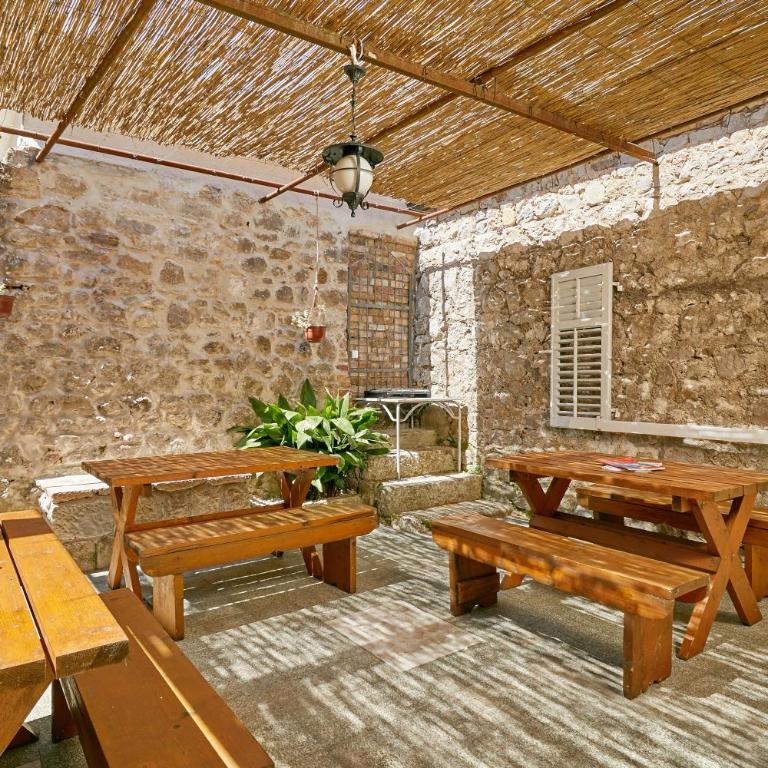 Mediterranean Holiday House & Apartments - Villa - Beach Front - 20