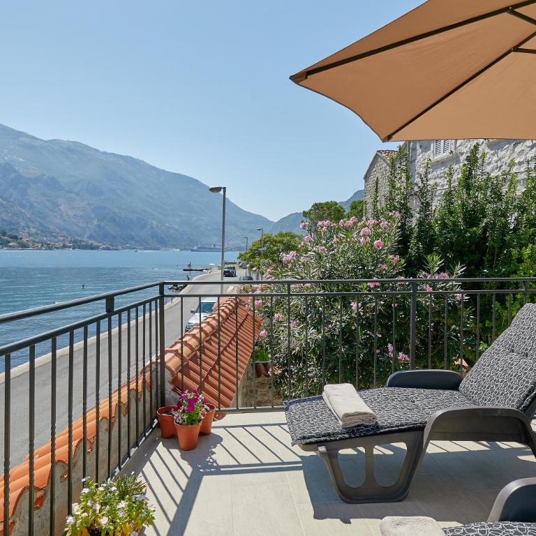 Mediterranean Holiday House & Apartments - Villa - Beach Front - 56
