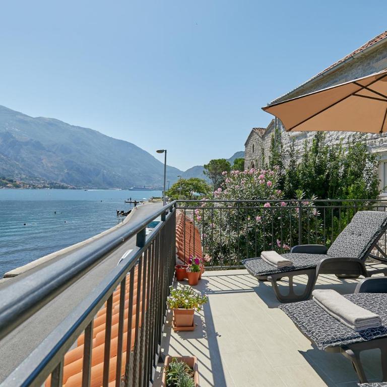 Mediterranean Holiday House & Apartments - Villa - Beach Front - 55
