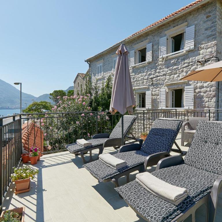 Mediterranean Holiday House & Apartments - Villa - Beach Front - 12
