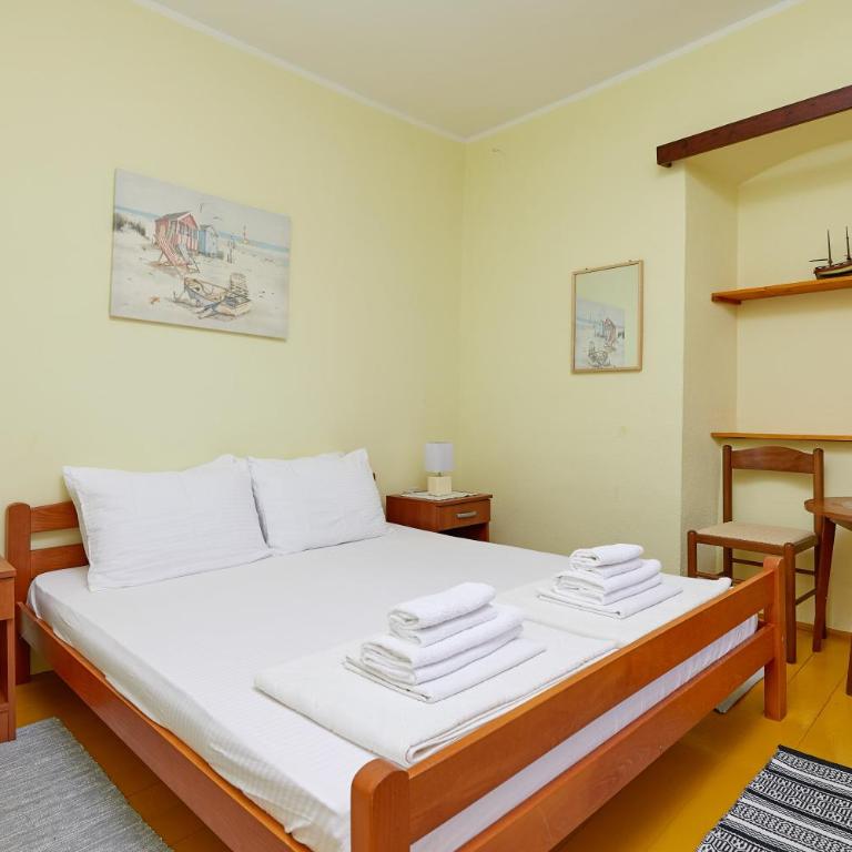 Mediterranean Holiday House & Apartments - Villa - Beach Front - 23