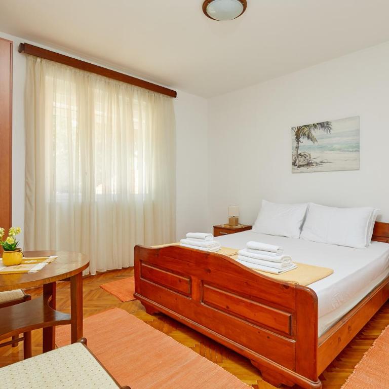 Mediterranean Holiday House & Apartments - Villa - Beach Front - 24