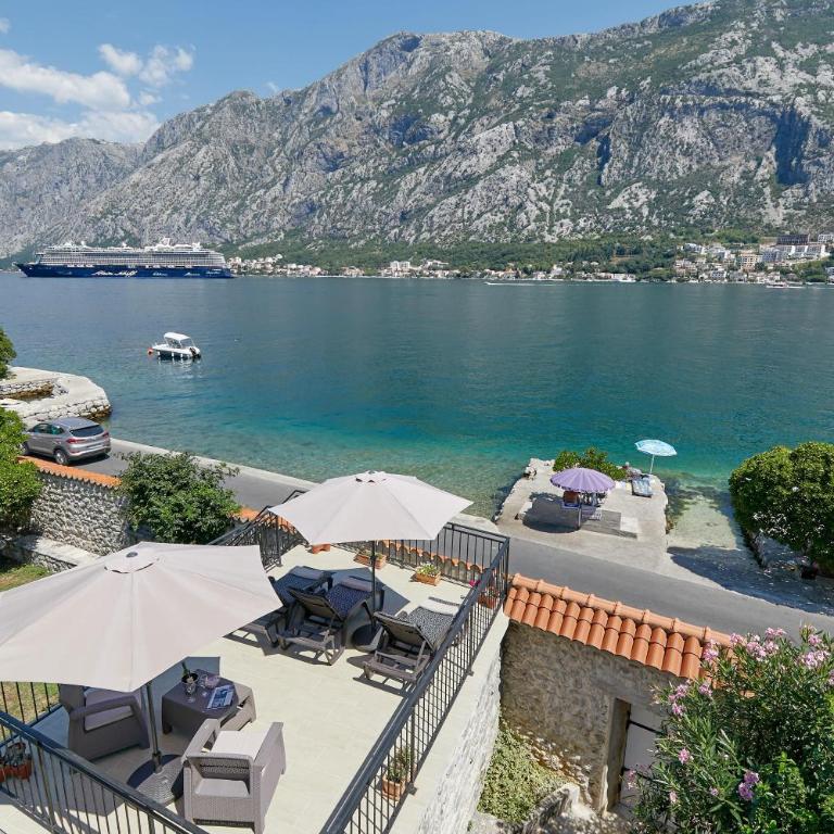 Mediterranean Holiday House & Apartments - Villa - Beach Front - 40