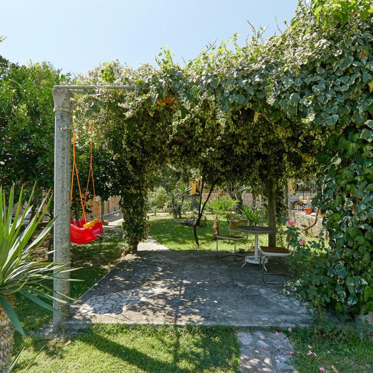 Mediterranean Holiday House & Apartments - Villa - Beach Front - 31