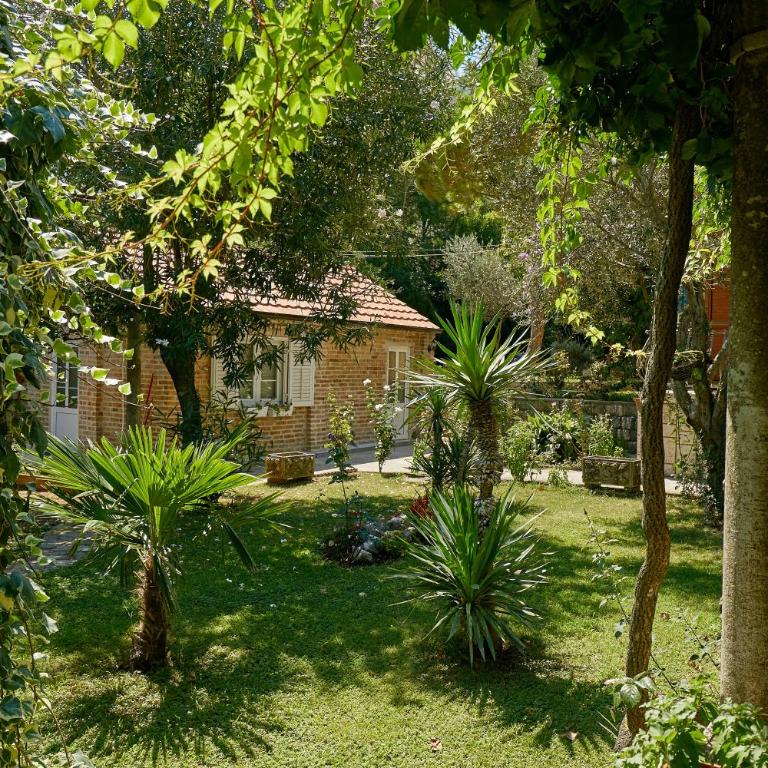 Mediterranean Holiday House & Apartments - Villa - Beach Front - 13