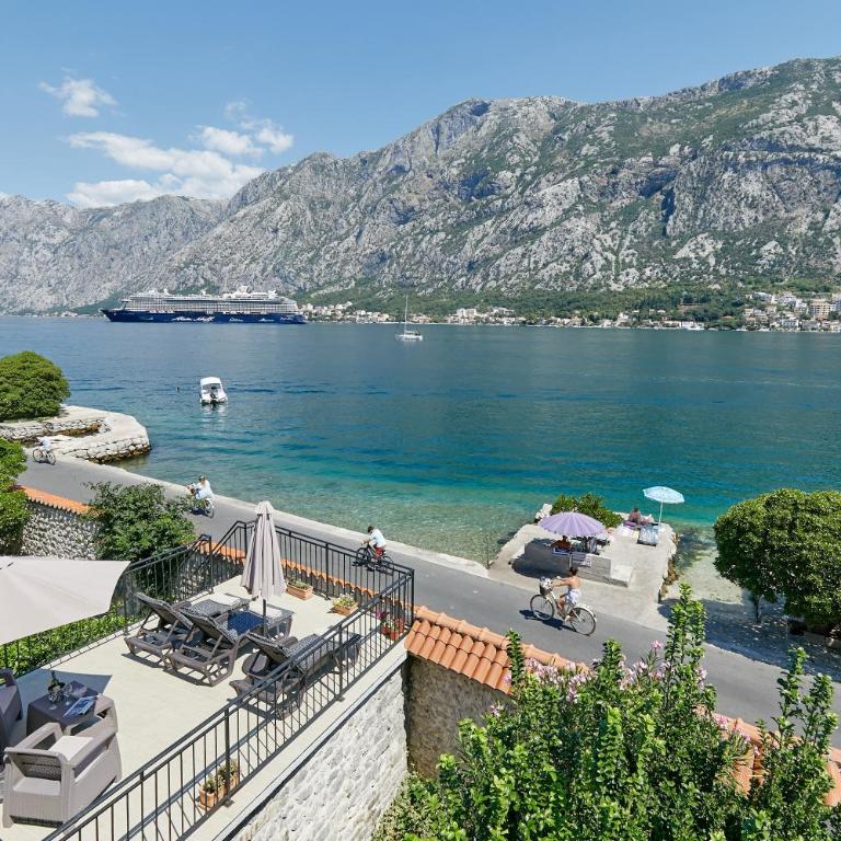 Mediterranean Holiday House & Apartments - Villa - Beach Front - 5