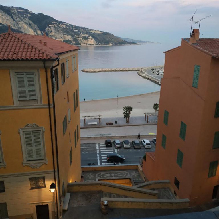 JOLI STUDIO VUE MER, VIEILLE VILLE MENTON - Studio - Vue sur Mer - 3