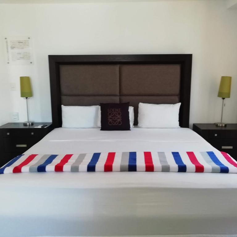 MayaFair Design Hotel - King Room - 3