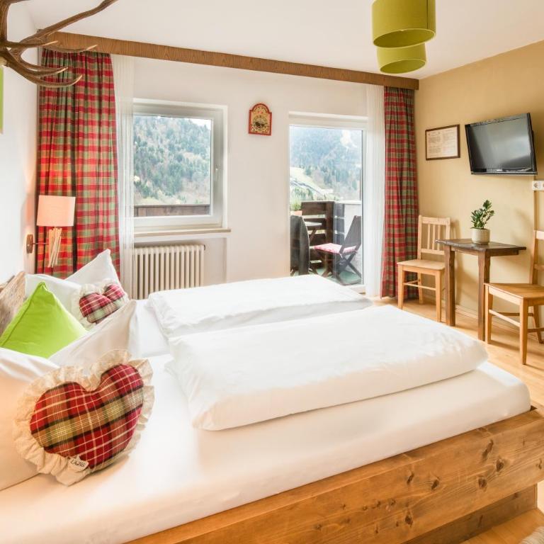 Zur Schönen Aussicht Hotel garni - Doppelzimmer mit Bergblick - 1
