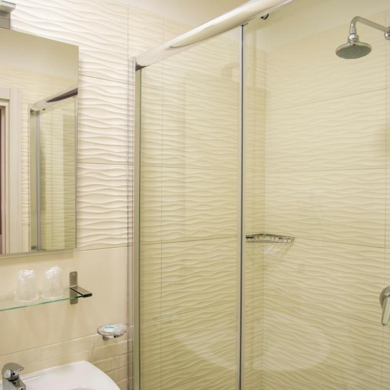 Smeraldo Suite - Double Room with Private Bathroom - 10