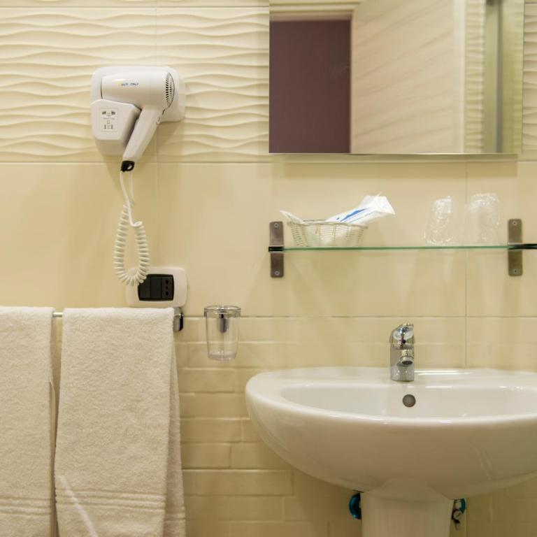 Smeraldo Suite - Triple Room with Private Bathroom - 3