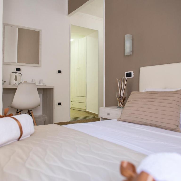 Smeraldo Suite - Triple Room with Private Bathroom - 3