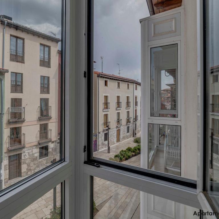 Edificio Aptos Turisticos - Burgos Centro HC7 - Apartamento de 2 dormitorios con balcón - 8