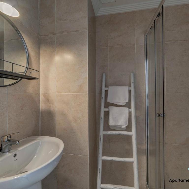 Edificio Aptos Turisticos - Burgos Centro HC7 - Apartamento de 2 dormitorios con balcón - 15