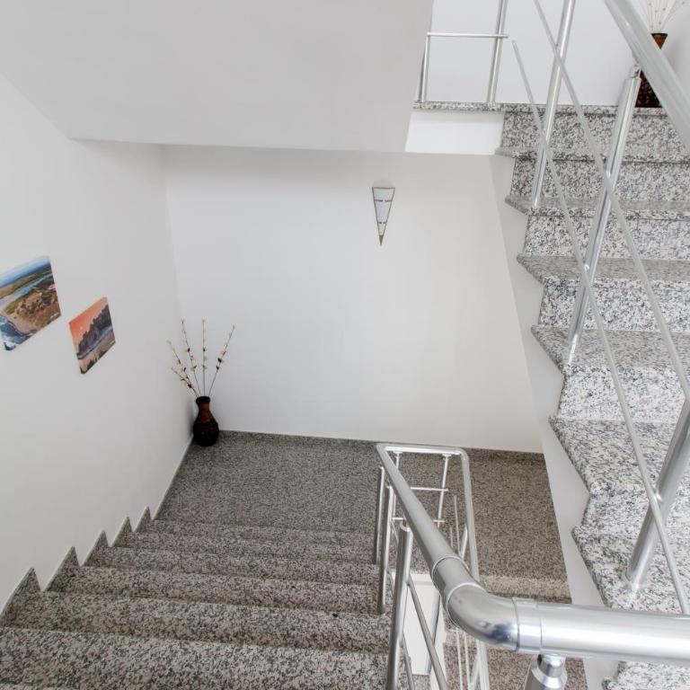 Guest House Pasha - Komfor Četvorokrevetna Soba sa Balkonom i Pogledom na Vrt - 26