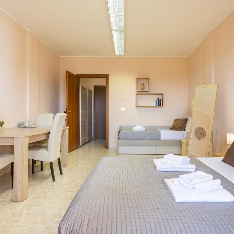 Residenze Su Planu - Camera Tripla con Balcone - 9