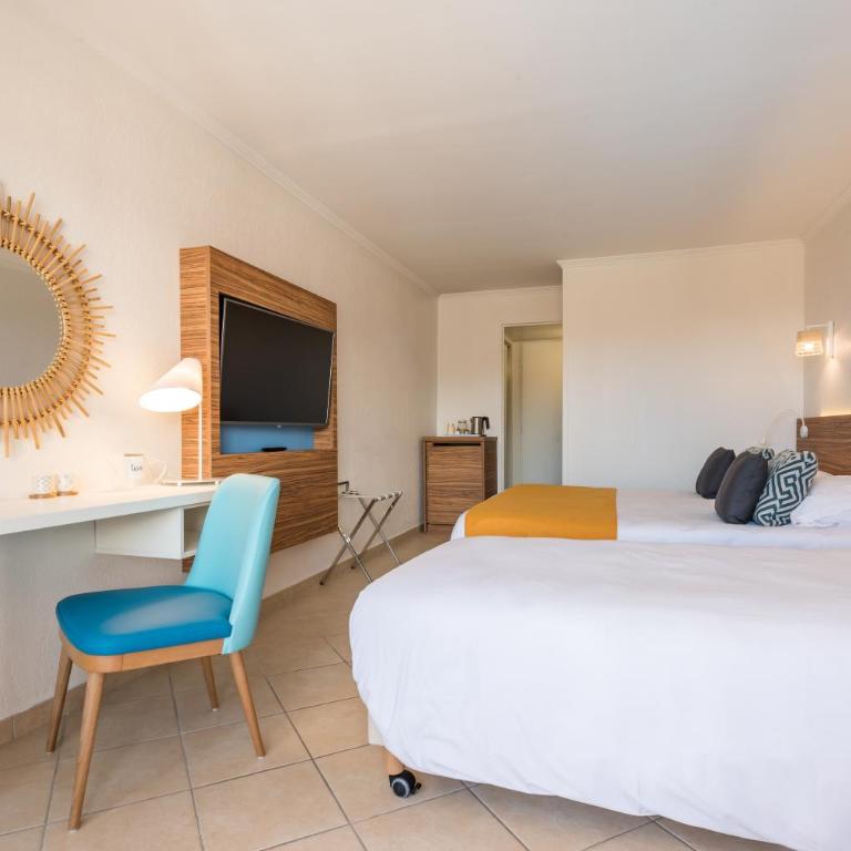 Hôtel de l'Esterel Pierre & Vacances - Chambre Triple avec Climatisation et Terrasse ou Balcon - Vue sur Mer - 3