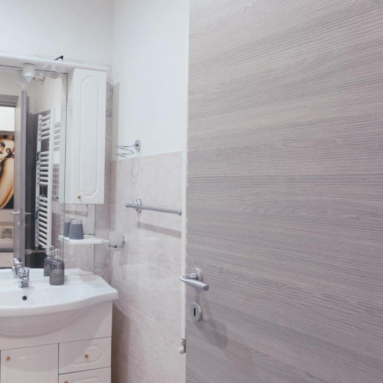 L'Antenna - Double Room with Private Bathroom - 6