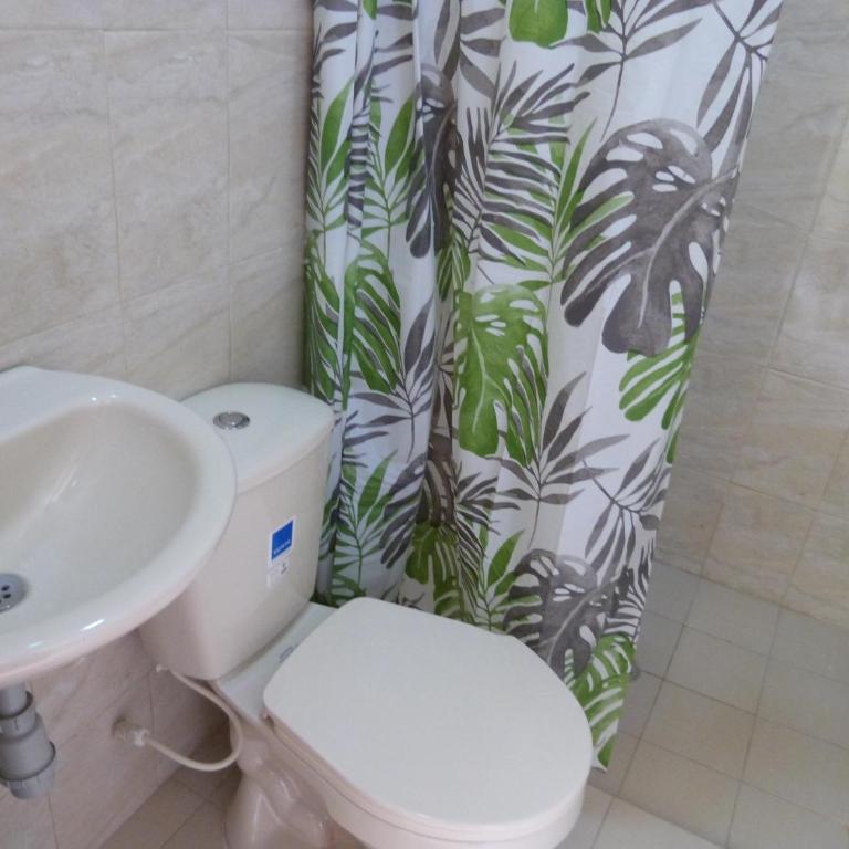 Hostal Antonio - Cama en habitación compartida con 4 camas - 8