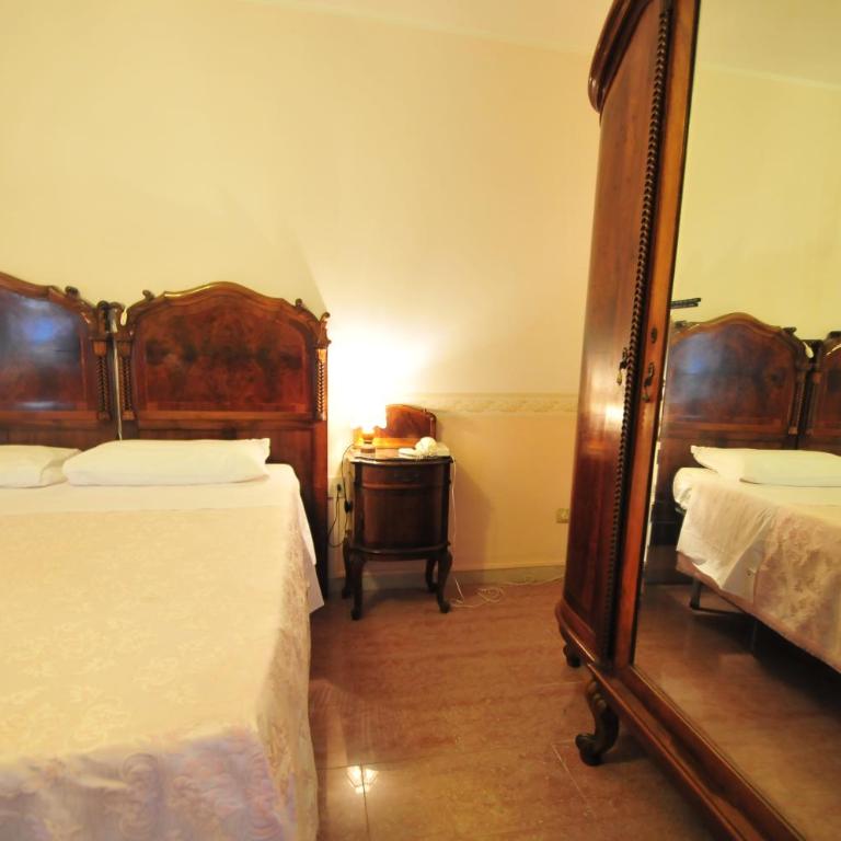 Locanda Sant'Anna Hotel - Camera Superior Matrimoniale/Doppia con Letti Singoli con Vista Canale - 1