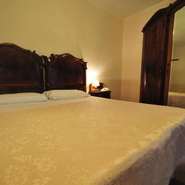 Locanda Sant'Anna Hotel - Camera Superior Matrimoniale/Doppia con Letti Singoli con Vista Canale - 8