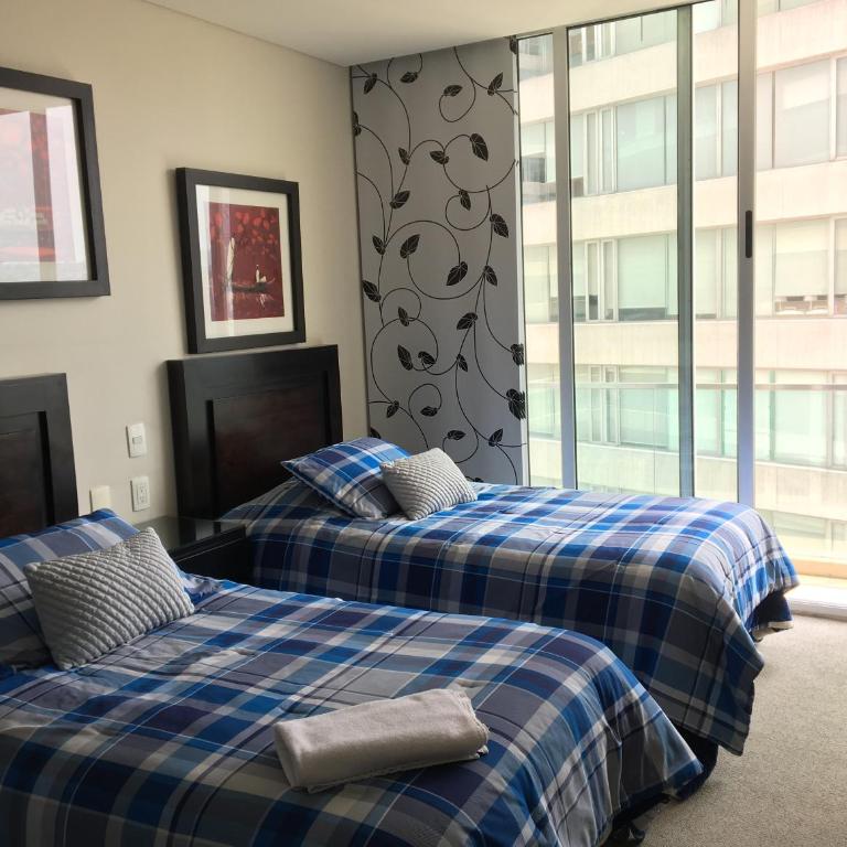 Chicago Suites WTC - Twin Room with Shared Bathroom - 2