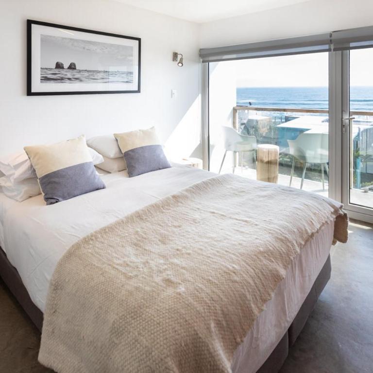 Pichilemu Surf Hotel - Habitación con cama grande y vistas al mar - 5