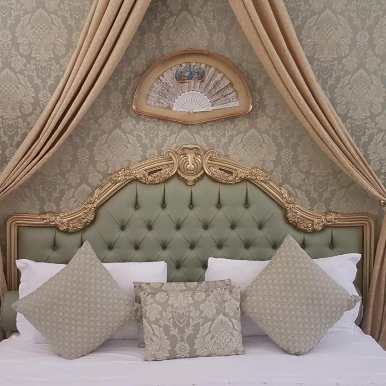 Friendly Venice Suites - Suite Deluxe Carlo Goldoni con Vista Campo Santo Stefano - 12