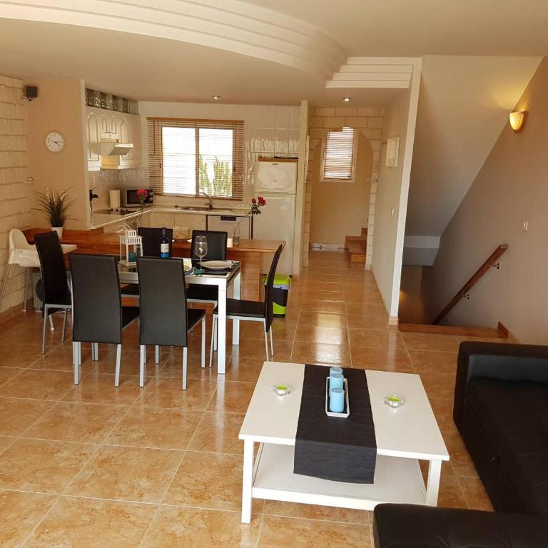 Villa Roque del Conde with fantastic sea view, terrace, pool, Wifi, SAT-TV, garage - Casa de 2 dormitorios - 10