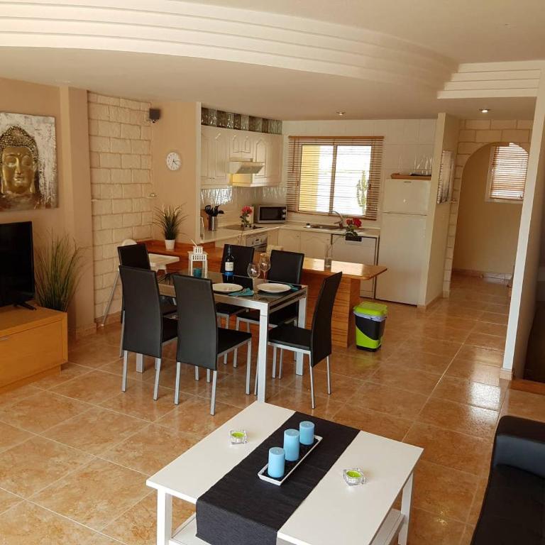 Villa Roque del Conde with fantastic sea view, terrace, pool, Wifi, SAT-TV, garage - Casa de 2 dormitorios - 16