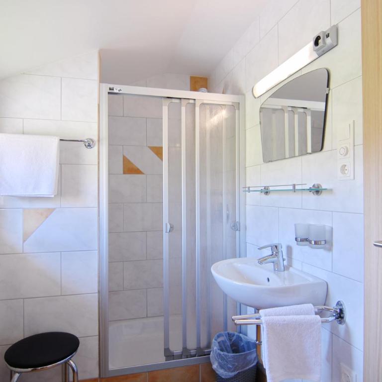 Gästehaus Schwaiger - Apartment Nr. 4 mit 2 Schlafzimmern und Terrasse - 9