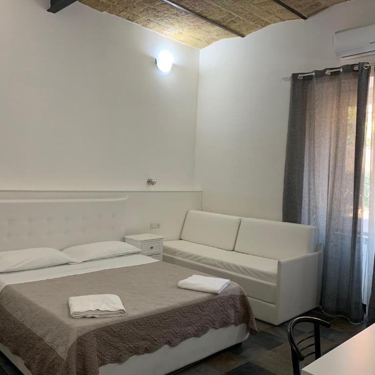 Golden Nice - Deluxe Triple Room - 14