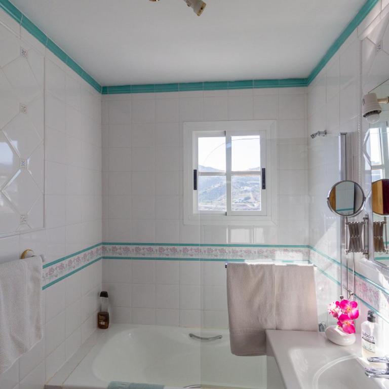 Alojamiento Colina del Sol - Habitación Doble con terraza y baño privado - 2